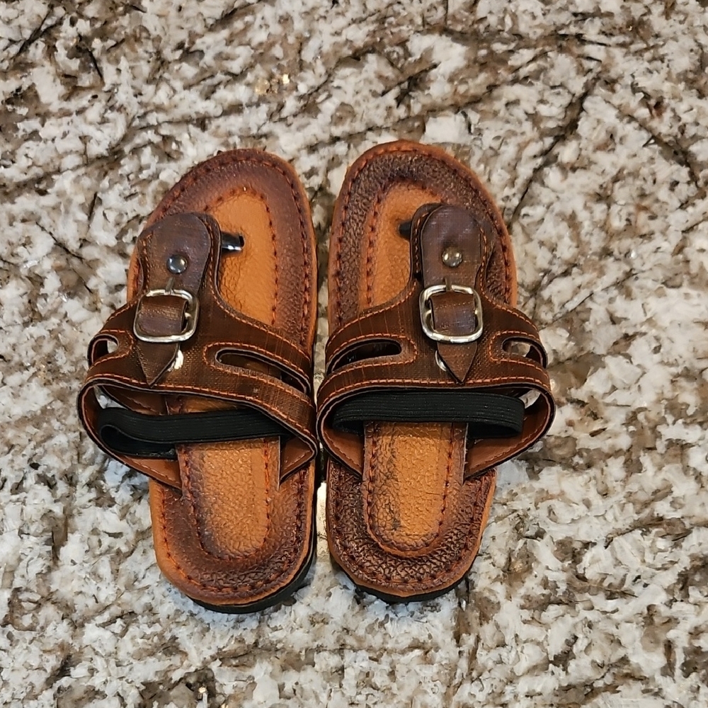 Source Unknown Brown Kids Sandals with Buckle